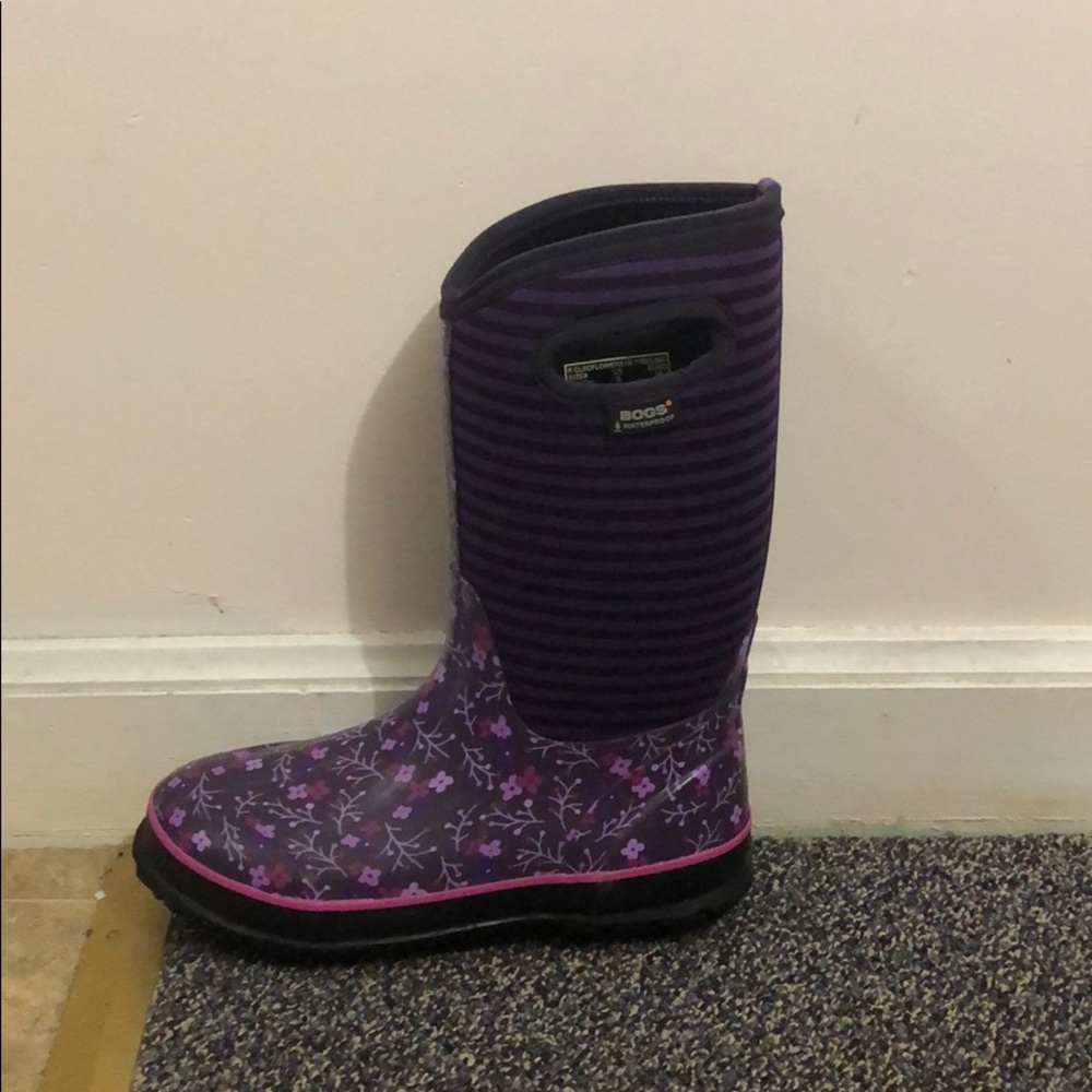Bogs youth size 5